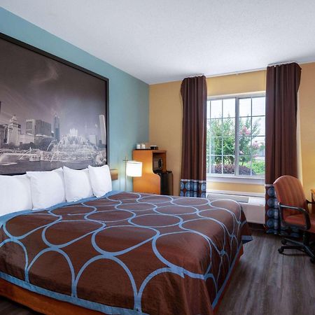 Super 8 By Wyndham Salisbury Ξενοδοχείο Εξωτερικό φωτογραφία