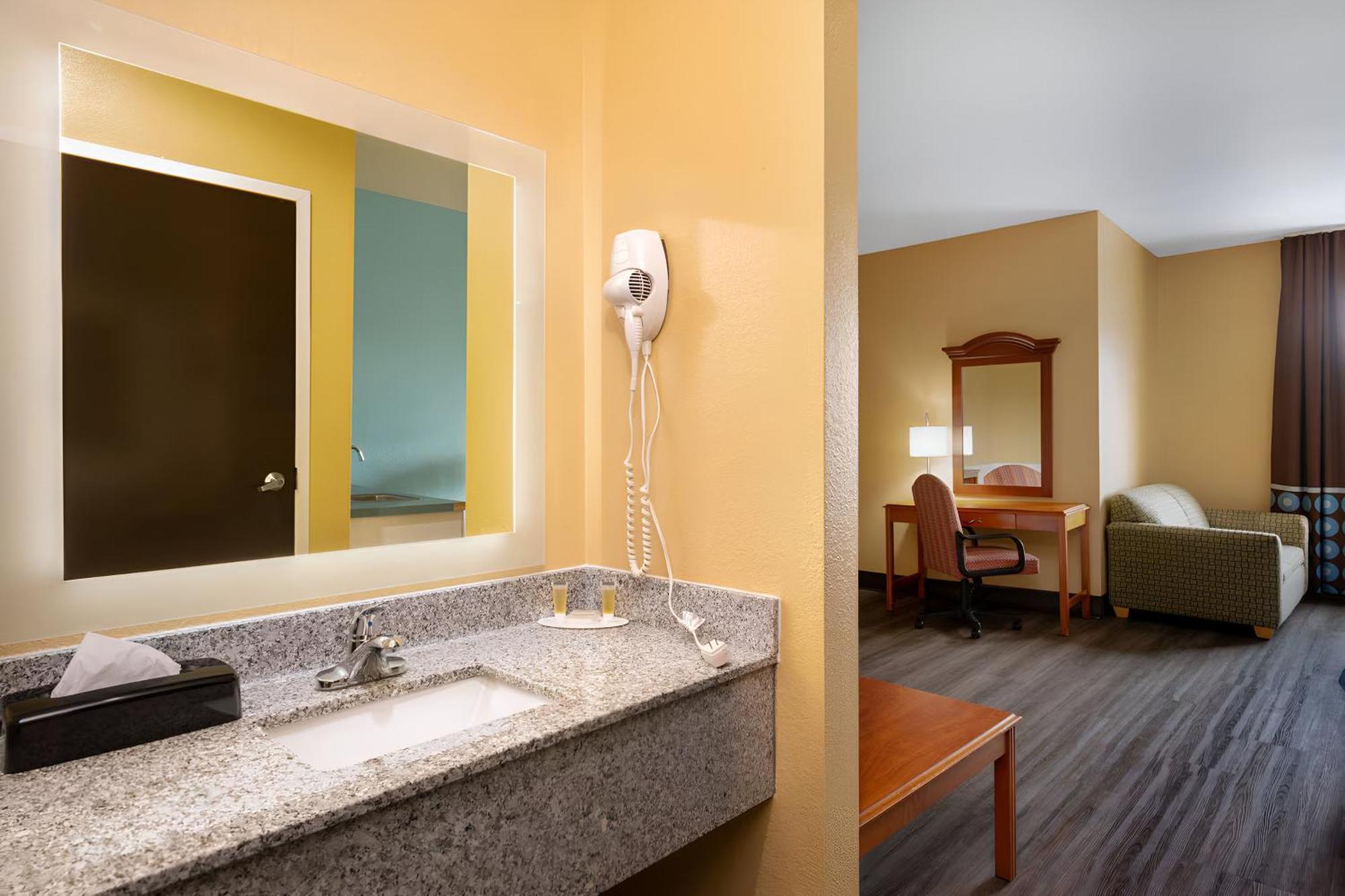 Super 8 By Wyndham Salisbury Ξενοδοχείο Εξωτερικό φωτογραφία