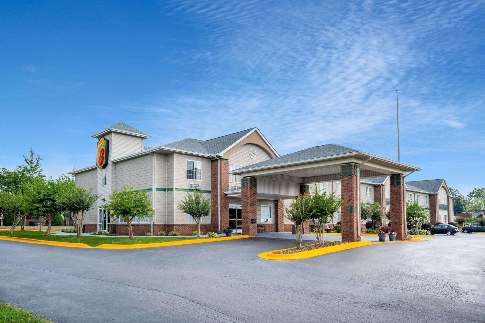 Super 8 By Wyndham Salisbury Ξενοδοχείο Εξωτερικό φωτογραφία